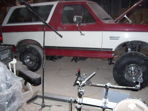 1988 Ford Bronco - front done, time to start the back