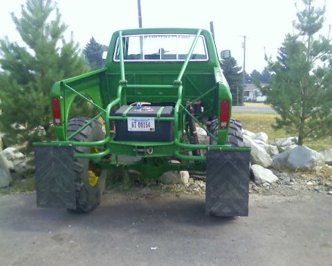 2006 Ford E350 - Local lifted Ford.