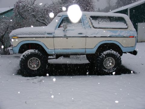 1978 Ford Bronco - This 1978 Ford Bronco is parked outside during a snowfall.