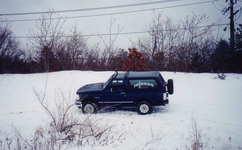 1994 Ford Bronco - Playing in the snow