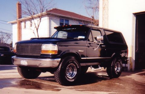 1994 Ford Bronco - 95 XL stock hight , 35" Pro Comp , 4:56 True Trac's Fr&R