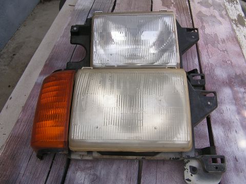 1988 Ford F-250 - Replacing the Headlight with another I got from the Boneyard. Clear vs. cloudy with water inside it
