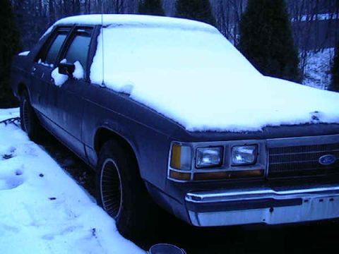1988 Ford Crown Victoria - Front right in the snow