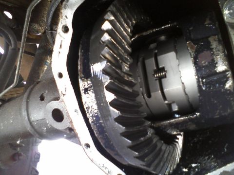 2000 Chevrolet Tahoe - The internal workings of a vehicle's differential are visible, showing the ring gear and spider gears.