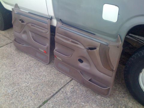 1984 Ford F-250 - 92/96 Mocha door panels