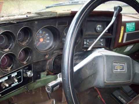 1987 Suzuki Samurai - Interior view of a truck's dashboard, gauges and controls.