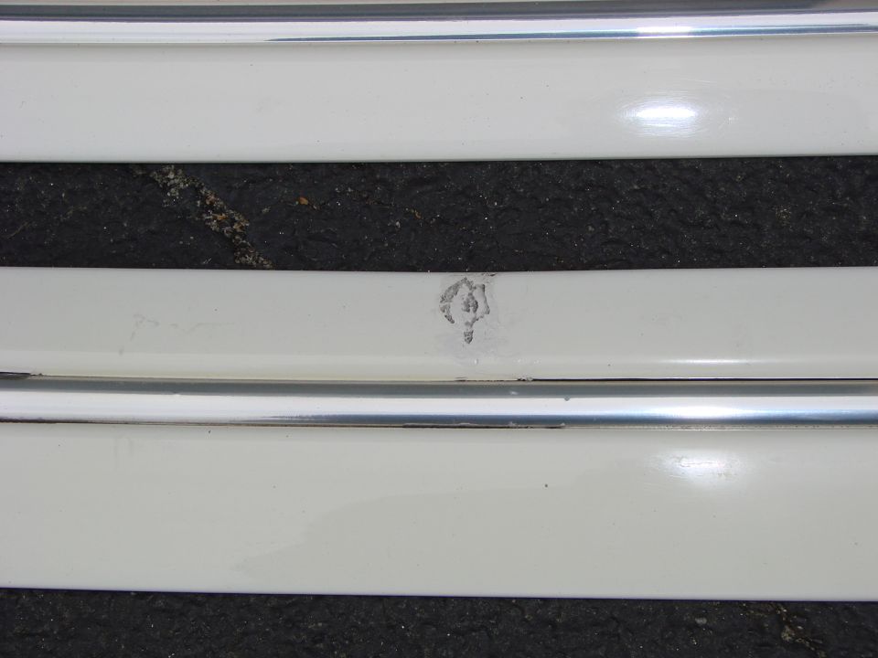 Another scrape on the same molding strip
