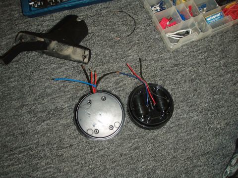 1992 Ford Bronco - i got another mirror motor from the junk yard, i replaced all the wiring with 18 guage wiring, (unfortunately i didnt have blue 18 guage wi…