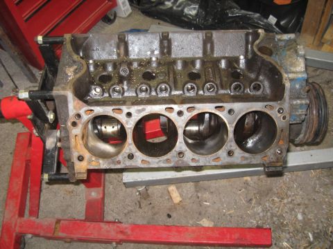1988 Ford Bronco - Takin a break in the stand until the timing cover, harmonic balancer, crank and cam comes out.