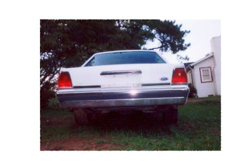 1991 Ford Crown Victoria - The back (before black trim and tail light trim)