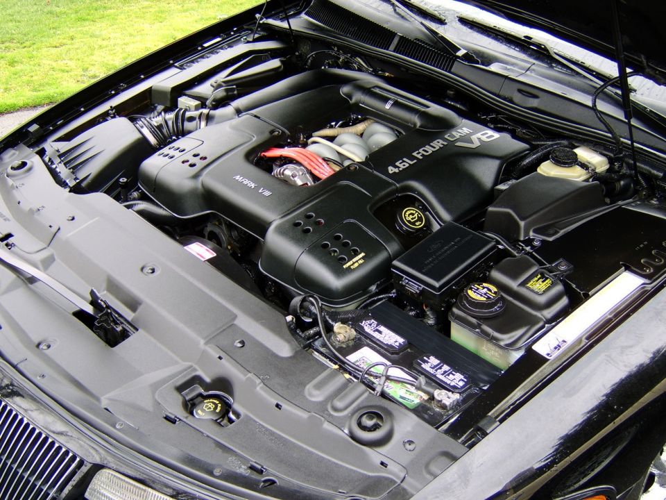 Black 4.6L Four Cam V8 engine bay with 'MARK VIII' molded covers