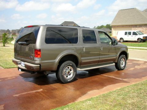 1995 Ford Bronco - This Ford Excursion is a large SUV, not a 1995 Bronco.
