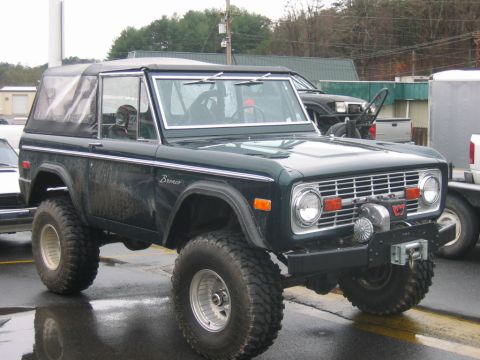 1992 Ford Mustang - This dark green Ford Bronco features a lifted suspension and a winch, contradicting the registry's claim of a 1992 Ford Mustang.