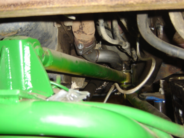 Green painted suspension bar and exhaust pipe assembly. Supermotors.net logo visible