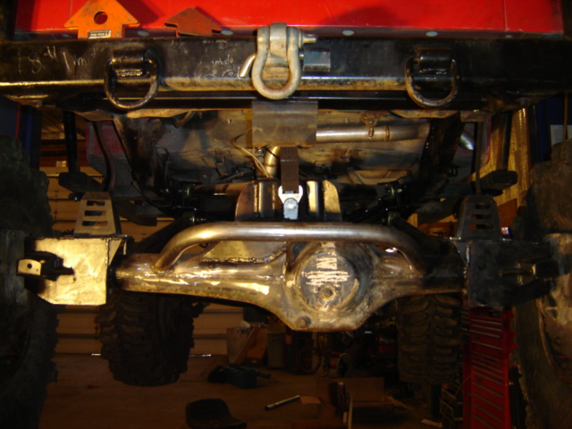 Rear axle and suspension of a modified off-road vehicle with large tires