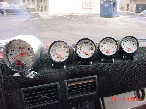 1993 Ford Bronco - Coustom Gauges to keep tabs on that mean motor
