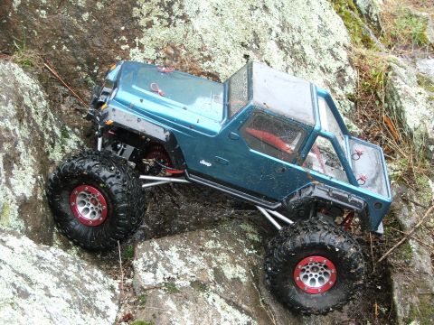 1996 Ford Bronco - This remote-controlled rock crawler navigates a challenging, wet, and mossy terrain.