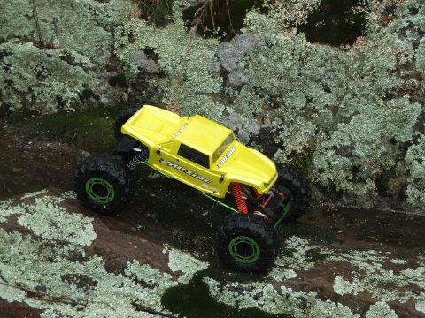 1996 Ford Bronco - RC rock crawler navigating a rocky, moss-covered terrain.