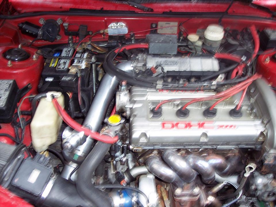 Engine bay with DOHC 2000 badge and turbocharger components