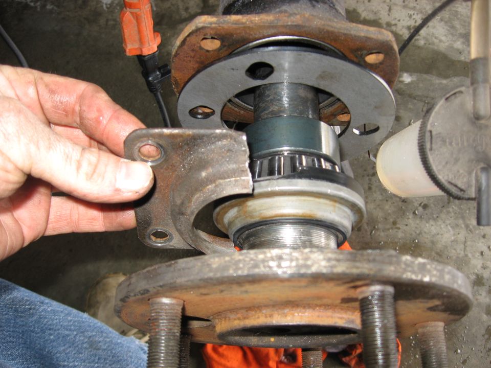 Installing Rear Disc Brakes on 1979 Ford Bronco 9" Rear End. Link - http://www.tsmmfg.com/2500.htm