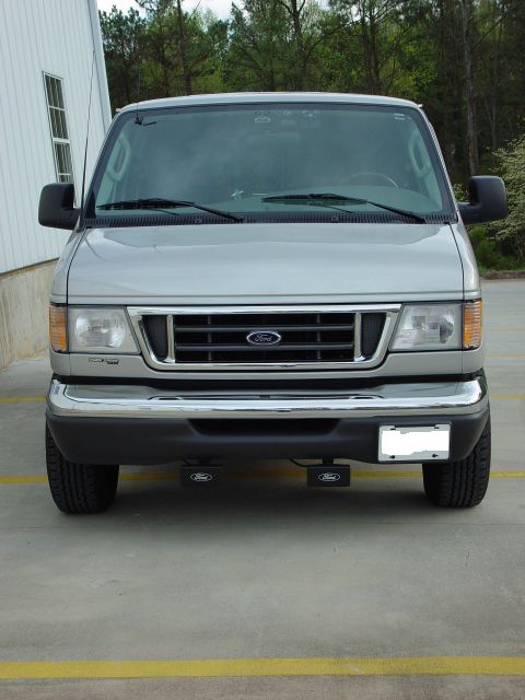2003 Ford E350 photo