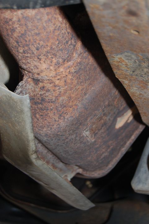 1989 Ford Bronco - Undercarriage view shows significant rust on exhaust components and surrounding metal parts.