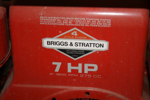 2003 Jeep TJ - Close-up of a Briggs & Stratton 7 HP engine, showing operational instructions.