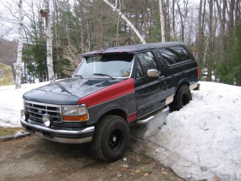1993 Ford Bronco - Here's my new 5 tone paint job - Green & Tan, Black & Grey and now an all Green door. Hopefully will have it all Green with a Black stripe…