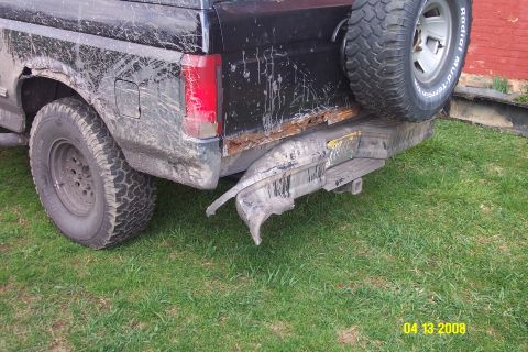 1992 Ford Bronco - The rear bumper and lower body panel of this Ford Bronco show significant rust and damage.