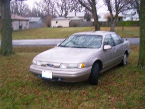 1995 Ford Taurus photo