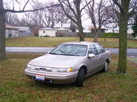 1995 Ford Taurus photo