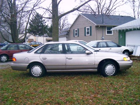 1995 Ford Taurus photo