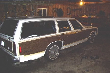 1990 Ford Crown Victoria “Country Squire”
