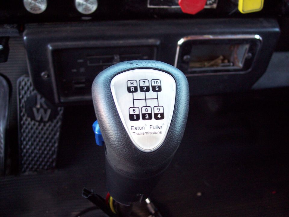 Eaton Fuller 10-speed transmission shift knob with gear pattern visible