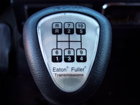 1981 Kenworth W900A - The shift knob displays the gear pattern for an Eaton Fuller transmission.