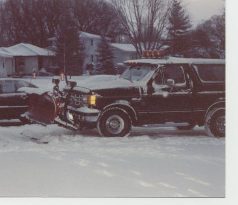 1988 Ford Bronco - Main reason why I have no lift on the bronco. Truck is usefull in every possible way.