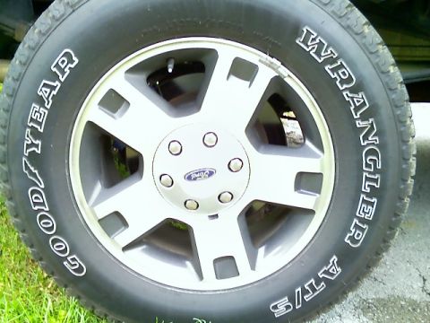 2002 Ford Crown Victoria photo