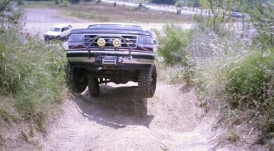 1994 Ford Bronco - That feels weird. Remind me to disconnect sway bar from now on.