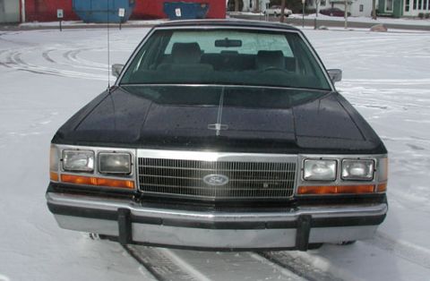 1988 Ford Crown Victoria LTD - Front (again but got a nice shine off the chrome)