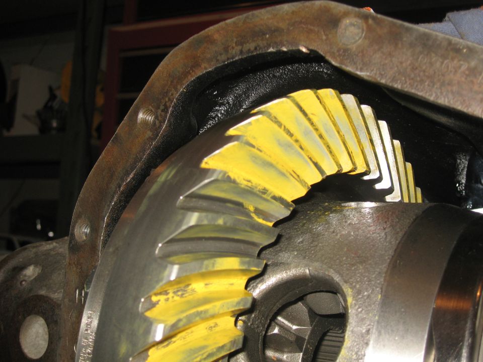 Differential gears with yellow marking compound
