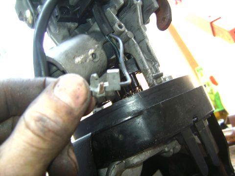 1996 Ford F-250 - 96 non cruise, non airbag column; mystery connection