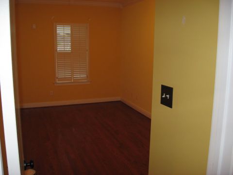 2006 Ford F-150 - An empty room with yellow walls, hardwood floors, and a window with blinds.