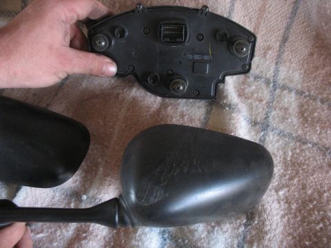 2005 Yamaha R1 - Rear of cluster and rash on left side mirror