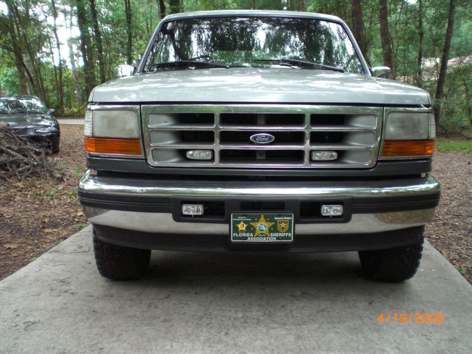 New fog lights recessed into bumper cutouts
