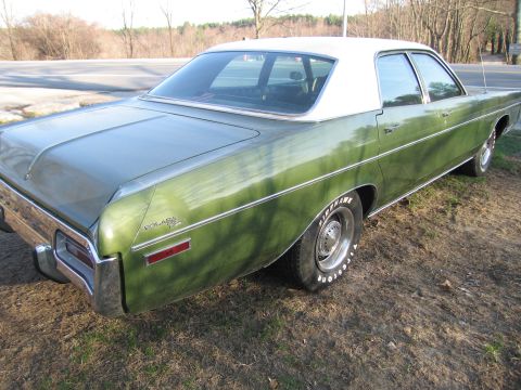 1991 Ford LTD Crown Victoria - This green and white sedan, identified by its "POLARA" badge, is not a 1991 Ford Crown Victoria LTD.