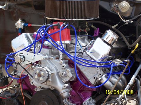 1995 Ford Bronco - Close-up of a modified engine a purple block, chrome valve covers, and blue spark plug wires, dated 19/04/2008.