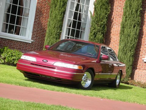 1992 Ford Crown Victoria - Maroon 1992 Ford Crown Victoria with aftermarket wheels parked on a lawn.