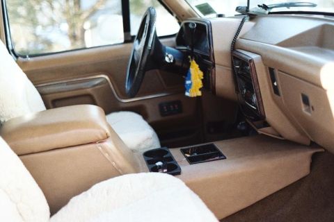 1990 Ford Bronco - passengers interior shot of custom center console built by me (17 yr old) email me at MALAFACHA1@att.net if you want some measurements