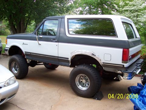 1988 Ford Bronco - Bronco Rear Quarter Panel Damage
