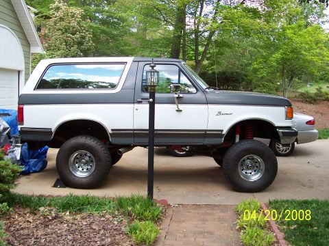 1988 Ford Bronco - Bronco Side